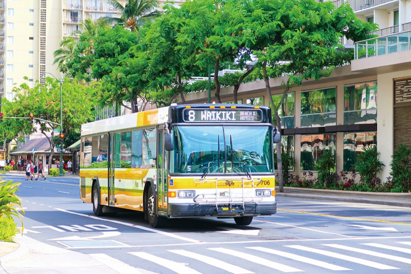 ハワイ市民の交通手段の要「The Bus」